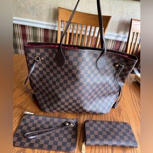 Brown Checkered Fashion Tote Bag with Matching Wristlet and Wallet - NWOT.